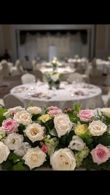 会場装花

バラ
トルコキキョウ

トルコキキョウの花言葉
「永遠の愛」、「感謝」、「清々しい美しさ」、「希望」
これらの花言葉は、
トルコキキョウの美しい姿や特性に由来します。

Today's words

海に行った夏
山に行った夏
、
、
青春についやした夏
、
、

今年の夏は
お二人の人生の中で
とても幸せで
とっても大切な

夏の1ページになる

　　哲司

#エクシブ浜名湖 #会場装花 #卓上装花 #ウエディング #浜松結婚式場 #思い出の夏#フラワーアレンジメント #花のある生活 #花好きな人と繋がりたい #花のある暮らし #flowershop #優しさ #fabo #ラグジュアリー #飯田哲司