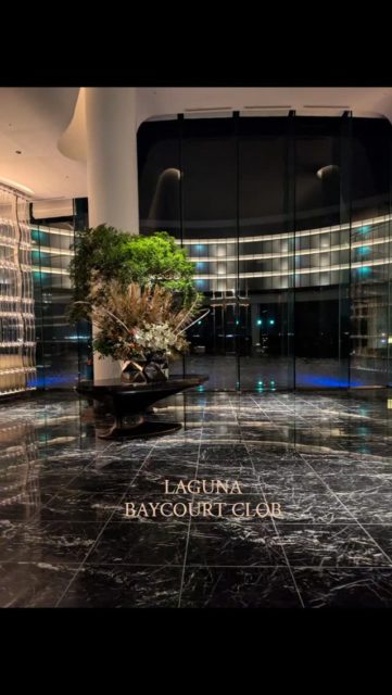 ロビー装花

アセボ
パンパスグラス
ユリ
ケイトウ

パンパスグラスの花言葉
「光輝」、「強気な心」、「風格」、、。

「パンパ（南米の大平原）に生える草」という意味、
大平原で白い穂が光を受け輝く様子からつきました。

幸せな秋の時間をお過し下さいませ。

FaBo Flowers
.
.
.

#会場装花 #ロビー装花 #パンパスグラス #秋の花 #フラワーアレンジメント #ラグジュアリー #優しさ #florist #flowershop #ラグーナベイコート倶楽部 #fabo #飯田哲司