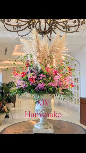 ロビー装花

パンパスグラス
グロリオサ
ソリダコ
スプレーマム

ソリダコの花名は
「ギリシア語で完全を意味する言葉」に由来

Today's words

人生最大の危険は、用心しすぎることである

　　アドラーさん　（心理学者）

歳を重ねるごとに
ついつい馴染みの道や
近道、なだらかな道を進んでしまう

今年の秋は
初めての道を
少し歩んでみようと思う

　哲司

#エクシブ浜名湖 #ロビー装花 #フラワーアレンジメント #テーブルフラワー #花のある生活 #花好きな人と繋がりたい #花のある暮らし #ラグジュアリー #優しさ #fabo #飯田哲司